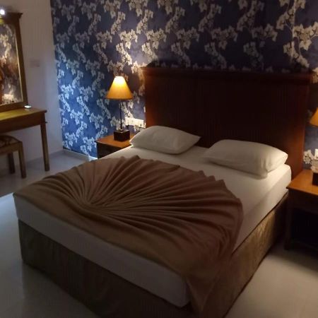 Garden Beach Hotel Kalutara Esterno foto