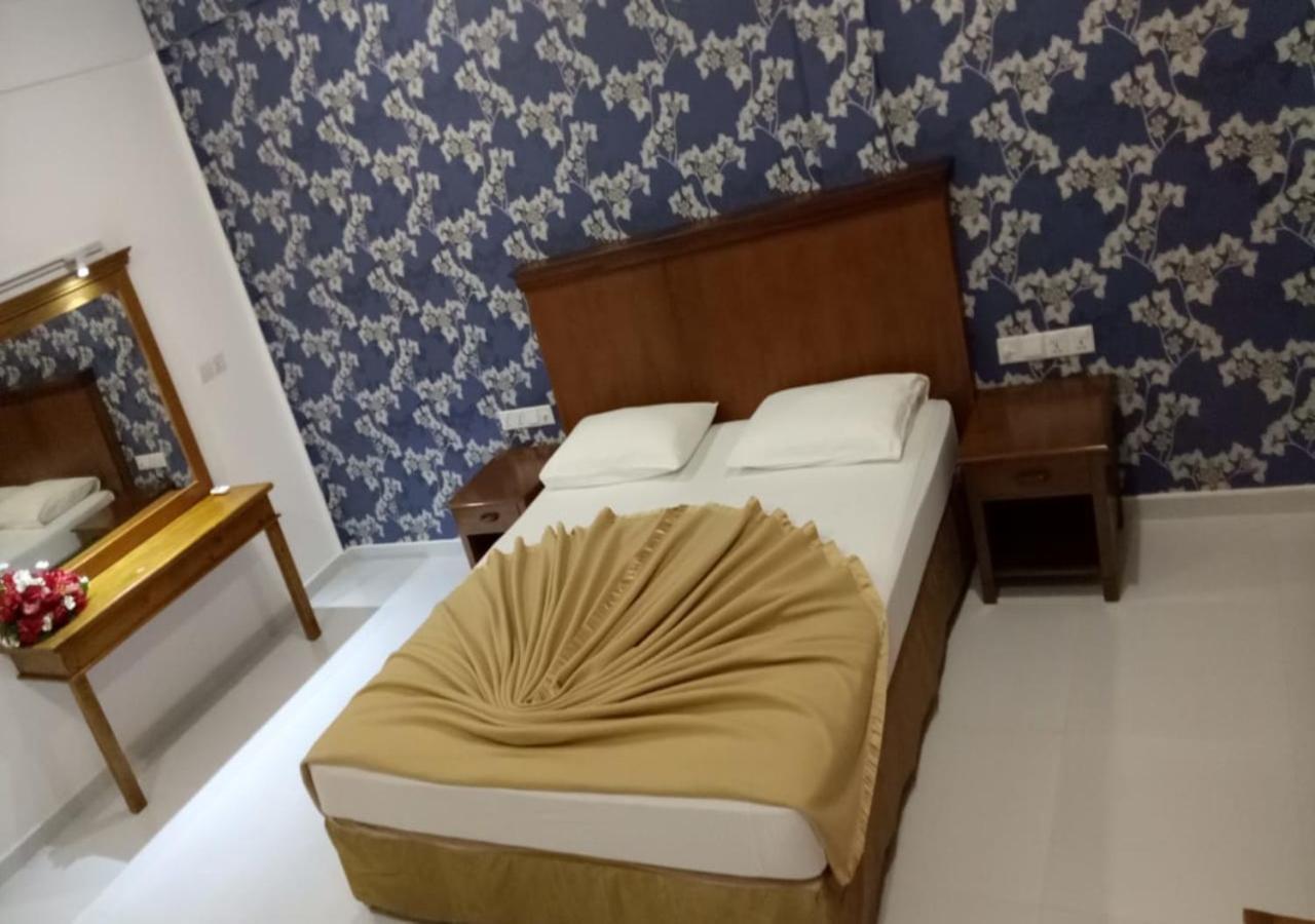 Garden Beach Hotel Kalutara Esterno foto