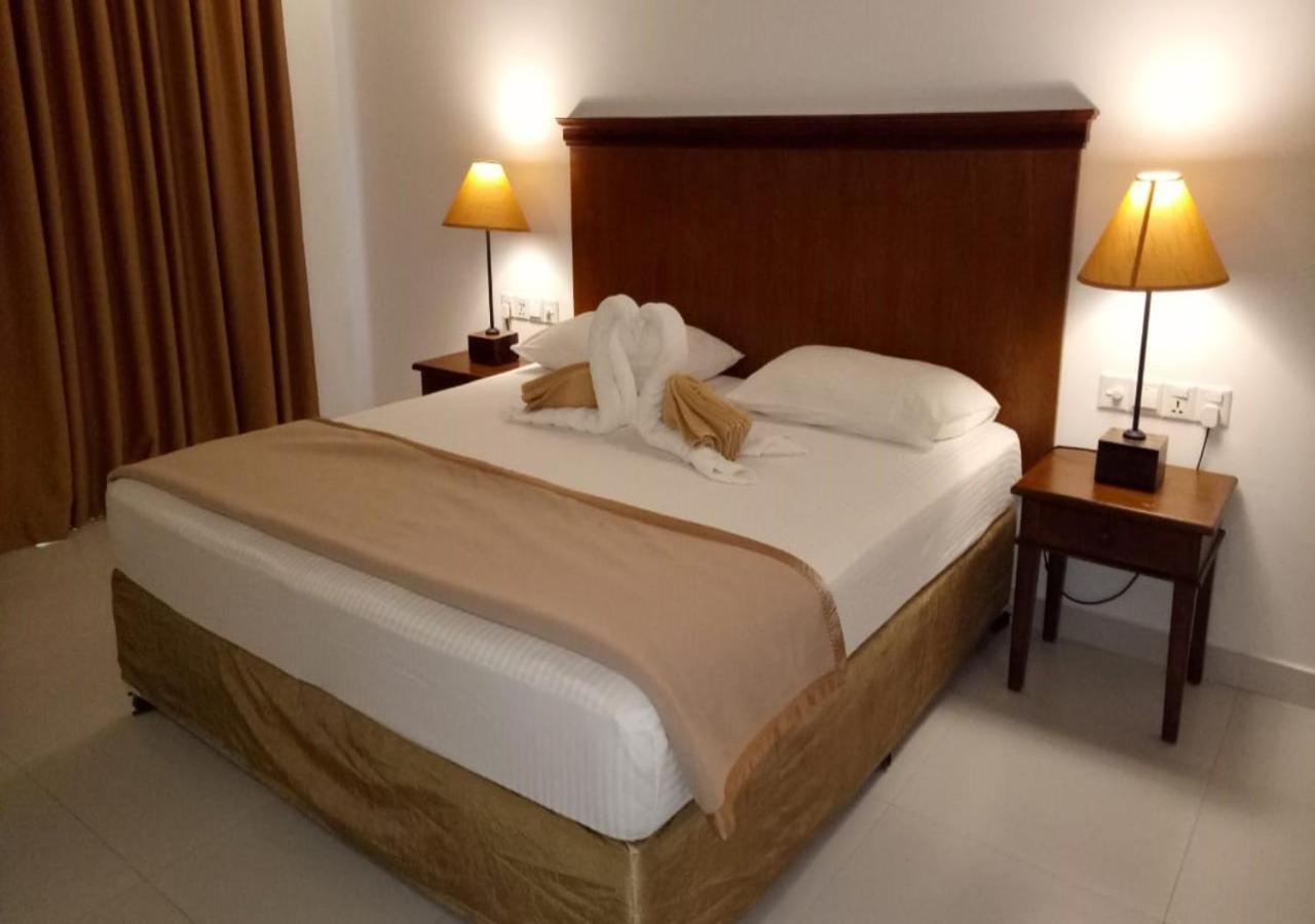 Garden Beach Hotel Kalutara Esterno foto