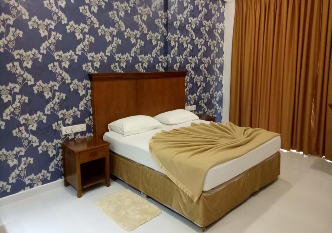 Garden Beach Hotel Kalutara Esterno foto