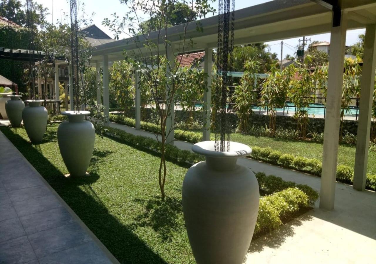 Garden Beach Hotel Kalutara Esterno foto