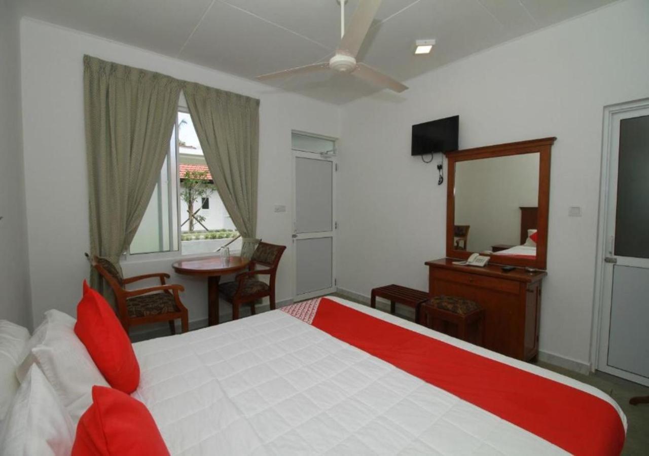 Garden Beach Hotel Kalutara Esterno foto