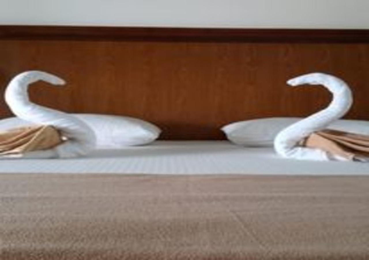 Garden Beach Hotel Kalutara Esterno foto