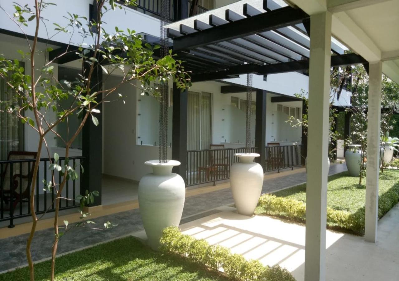 Garden Beach Hotel Kalutara Esterno foto