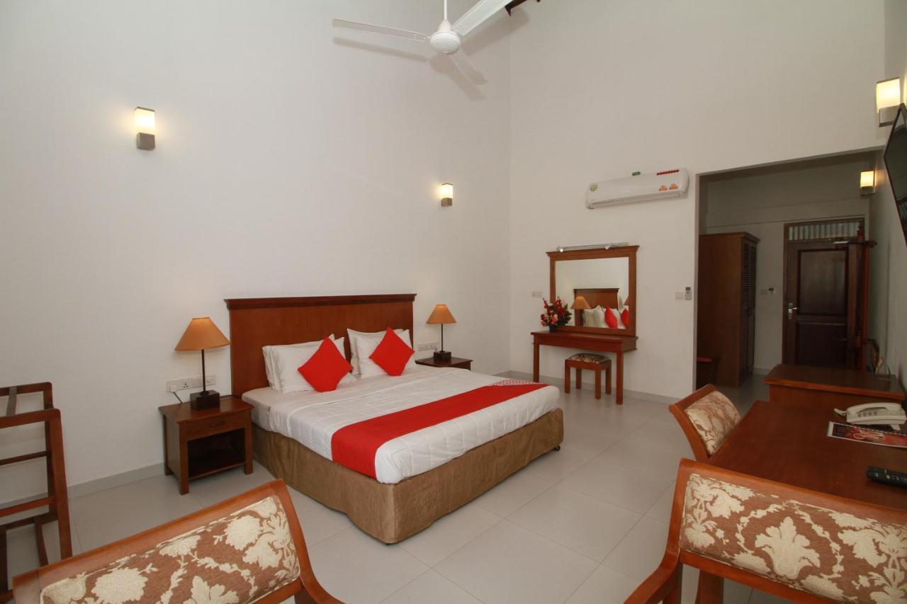 Garden Beach Hotel Kalutara Esterno foto