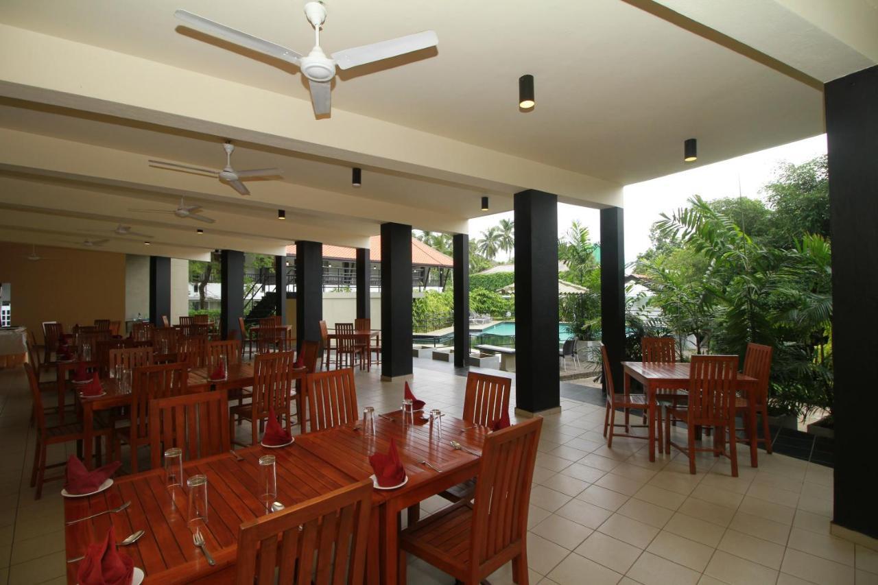 Garden Beach Hotel Kalutara Esterno foto