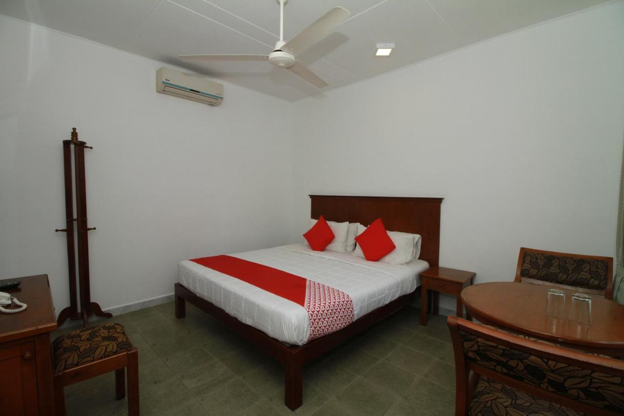 Garden Beach Hotel Kalutara Esterno foto