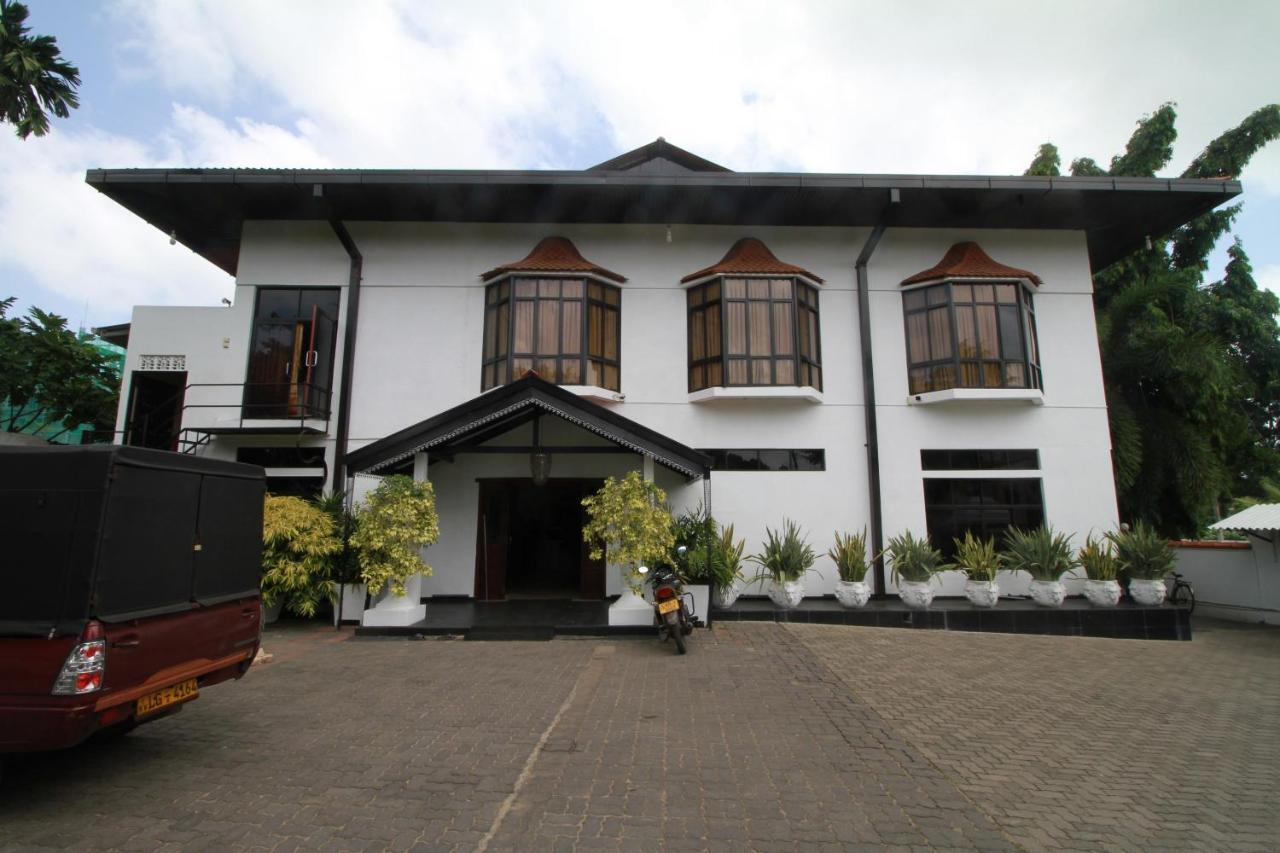 Garden Beach Hotel Kalutara Esterno foto